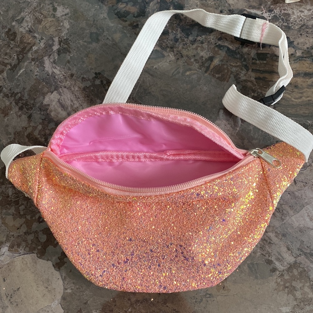 Fanny Pack 💗 - Picture 2 of 2